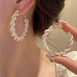 Twisted Pearl Hoop Earrings NEW 🏷️